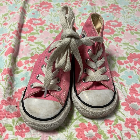 Vintage  Pink Converse High Top Chuck Taylor Toddler  Shoes! - Picture 1 of 14